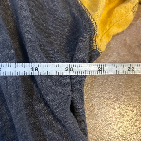 😎 3/$10 Bruins long sleeve tshirt - Picture 7 of 9